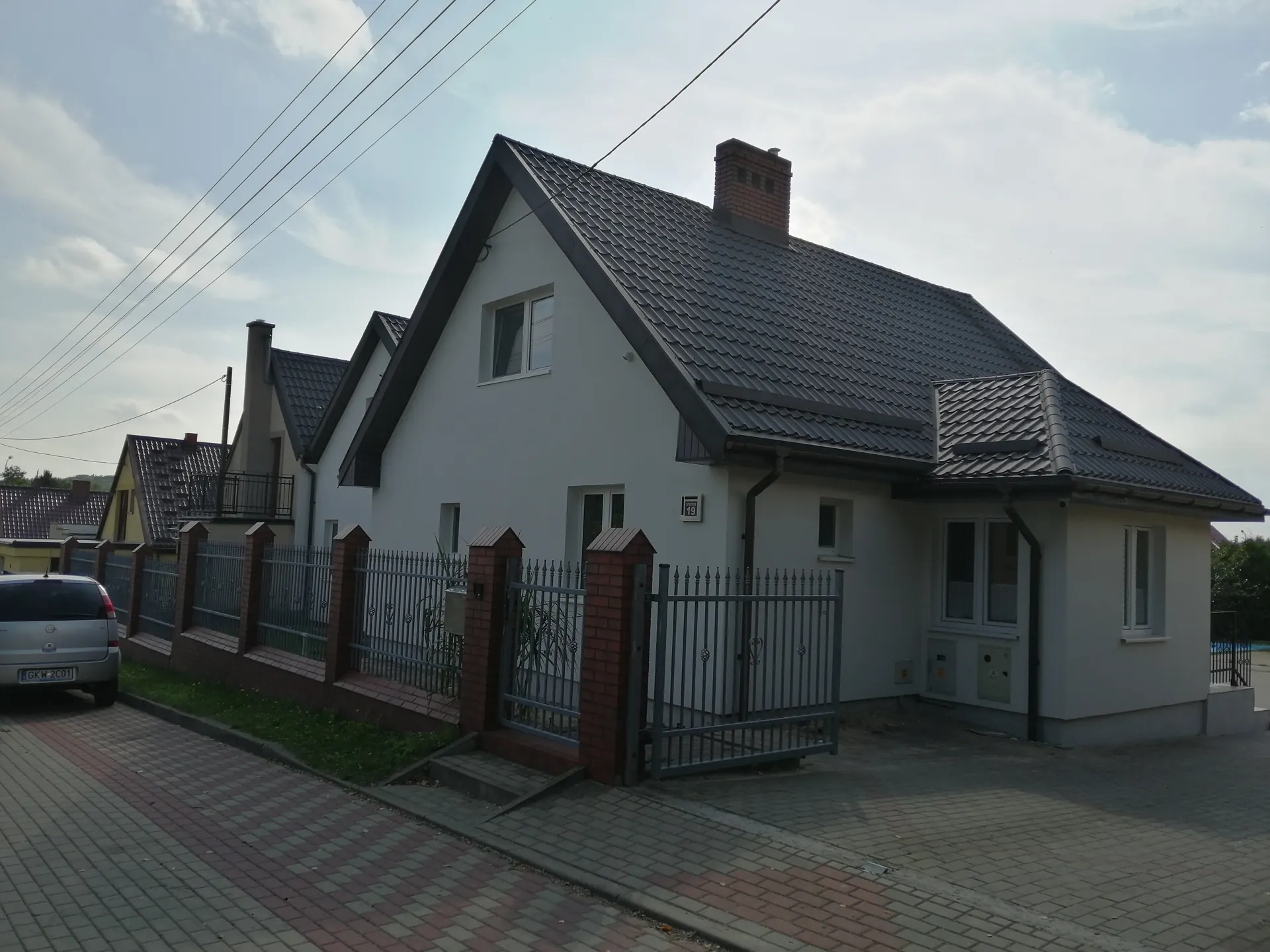 Dom po dociepleniu i wykonaniu nowej elewacji
